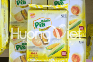 Bánh pía kim sa sốt bắp chay là dòng bánh với hương vị mới lạ, thơm của bắp.
