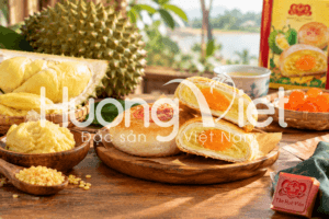 Bánh pía Tân Huê Viên là thương hiệu nổi tiếng của tỉnh Sóc Trăng( nay là tỉnh Cần Thơ). Và dấu mộc đỏ trên bánh cũng là nét riêng của người đã sáng tạo ra bánh này. 